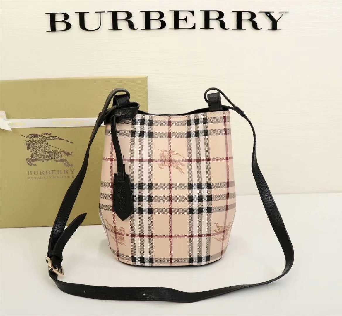 burberry messenger bag women's